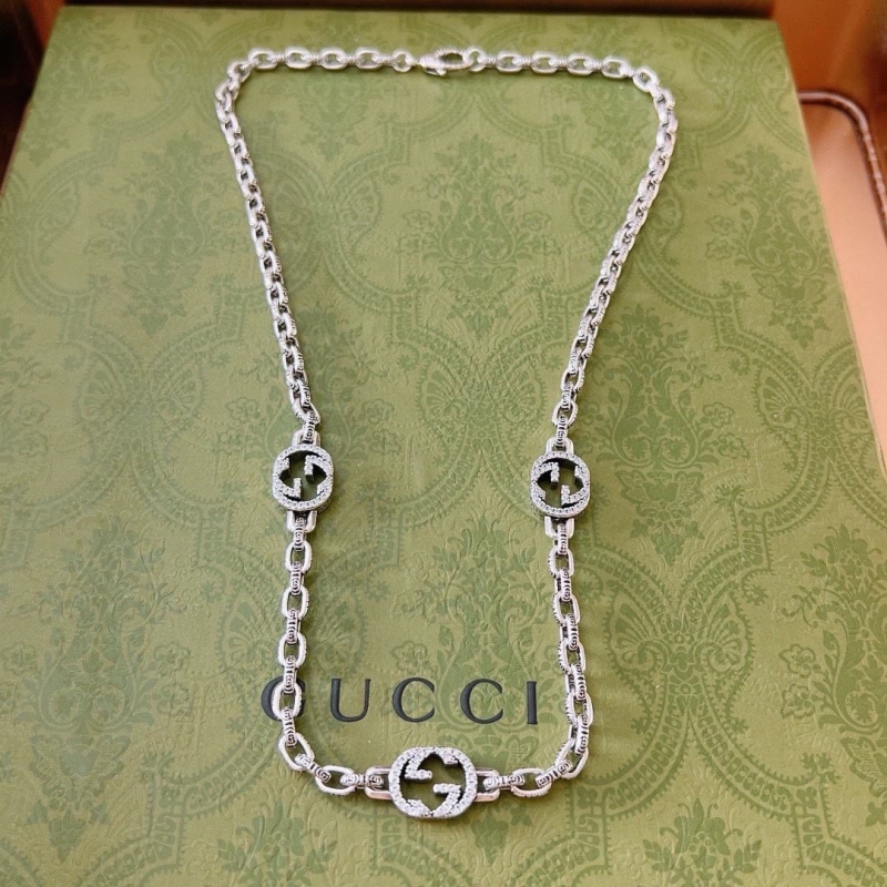 G*u*i necklaces